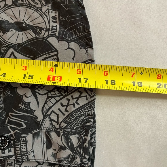 Dixxon Flannel DFC Youth Division Grunge Skulls Allover Print Gray Shirt Size XS - Picture 11 of 11